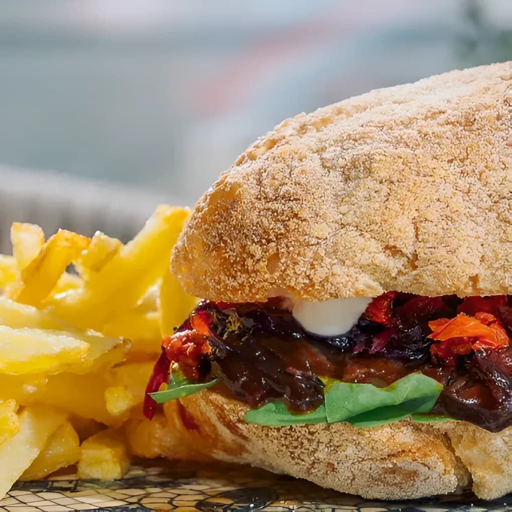 Бургер с картофелем фри