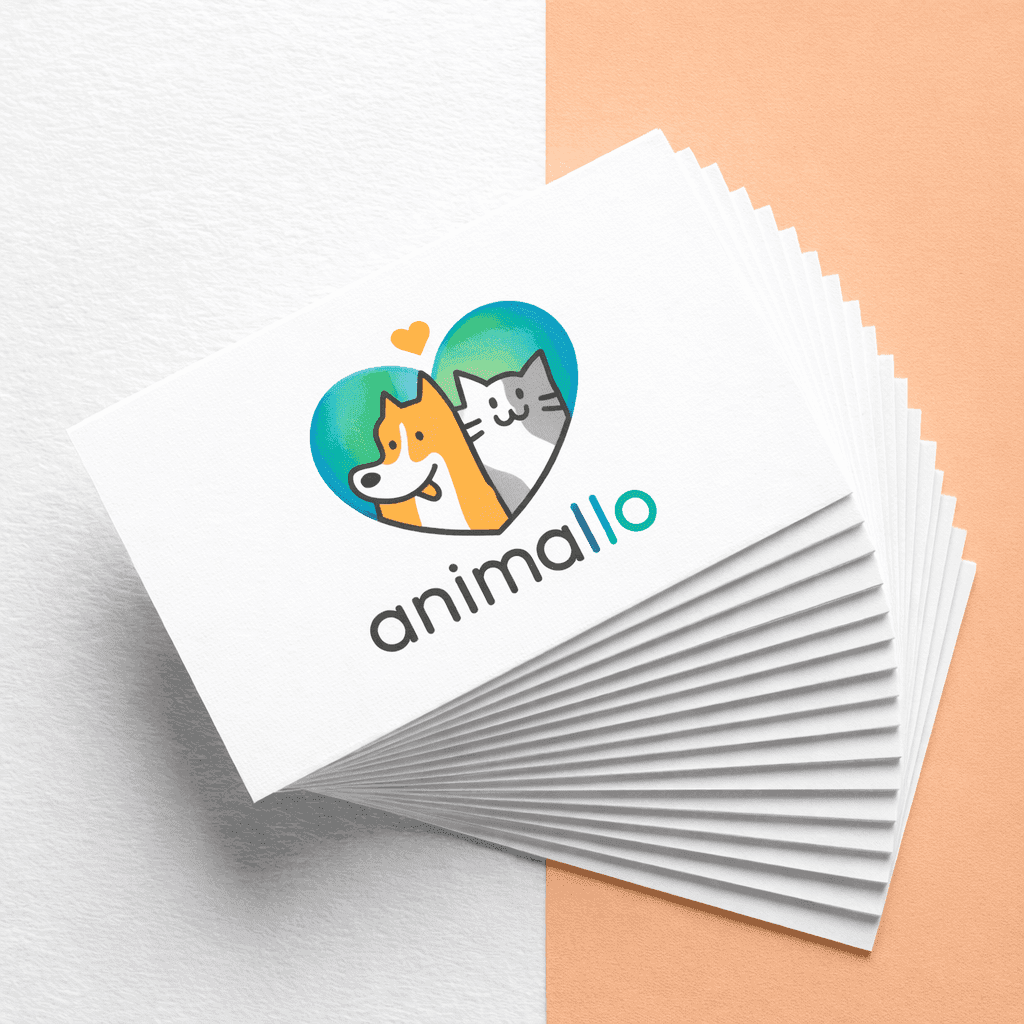 Минималистичные визитки с логотипом бренда для фирменного стиля